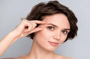 چه افرادی باید کاشت ابرو انجام دهند؟